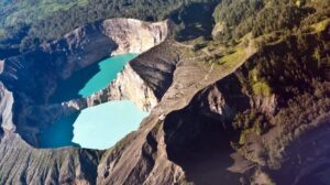Beauty-of-Kelimutu-Lake